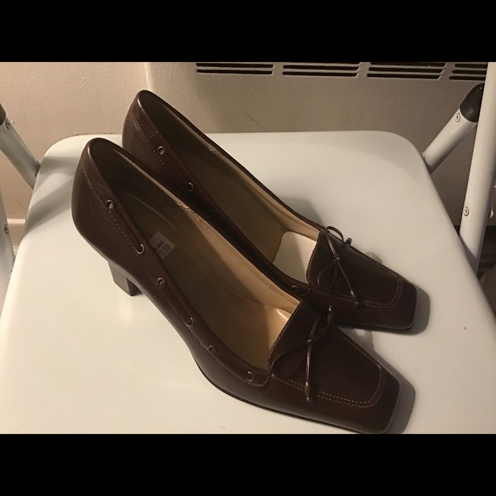 Beautiful Anne Klein women’s dress shoes. - Picture 2 of 6